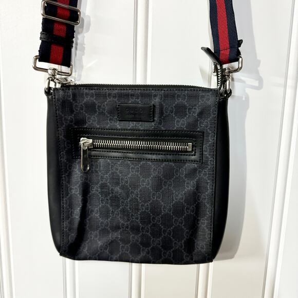 Gucci GG Supreme Messenger Bag Black/Grey 523599 Authentic Barely Used - Picture 1 of 8